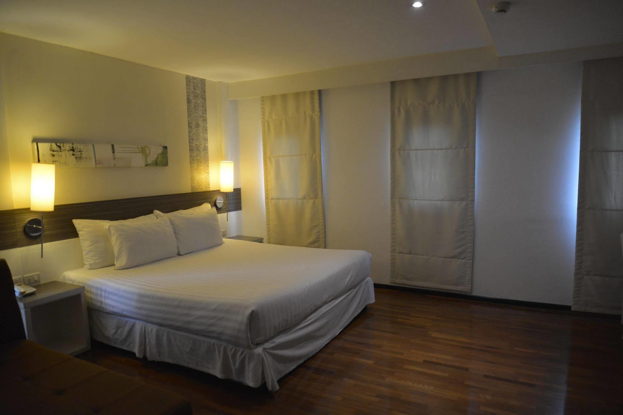 The Mini R Ratchada Hotell Bangkok Exteriör bild